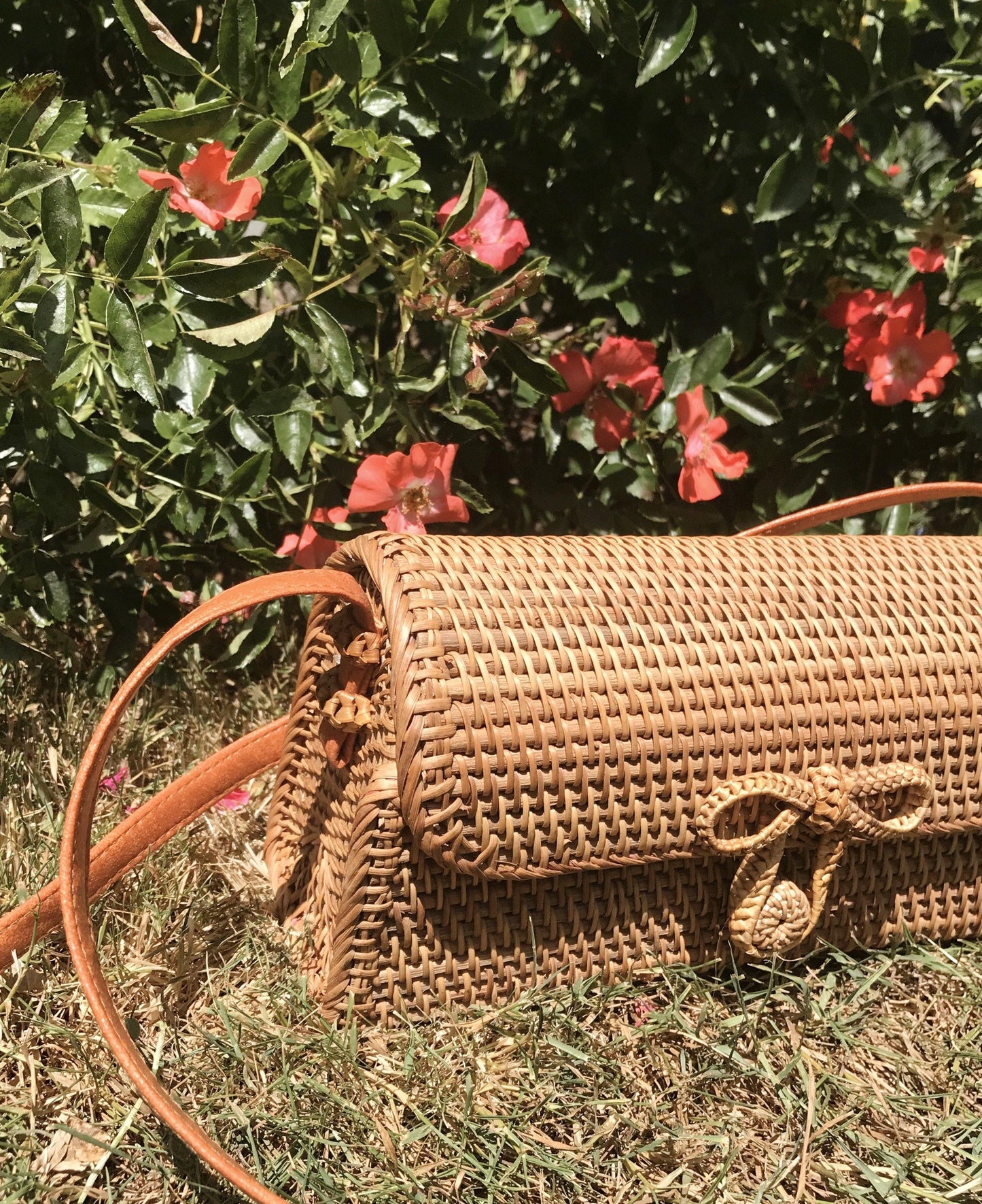 Box-style rattan boho cross-body woven bagBAG