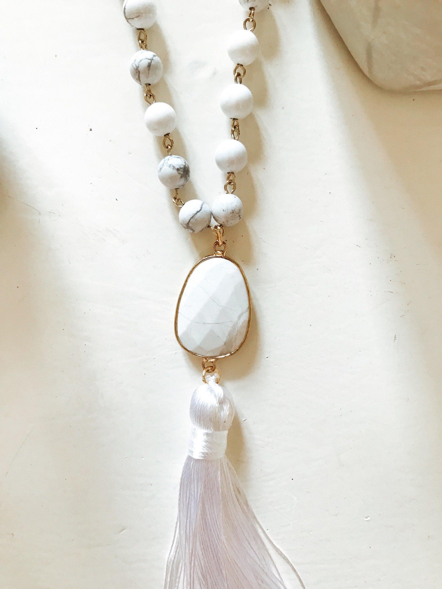 Natural stone white rosary chain bohemian tassel pendant necklacenecklace